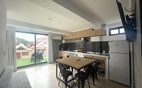 Vivisierras, Piso 3 frente al lago, centro Villa Carlos Paz, 2 dormitorios, 2 baños, pileta privada, premium